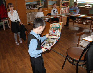 Вручение виньеток в Симферопольской республиканской специальной школы-интернат для глухих детей
